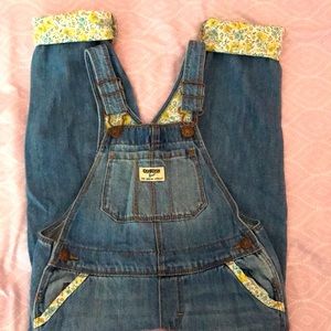Blue overalls with yellow flowers 🌼 decorations